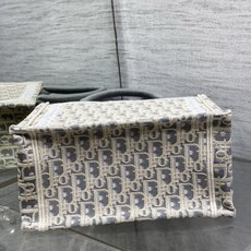 𝗗𝗶𝗼𝗿 𝗕𝗼𝗼𝗸 𝗧𝗼𝘁𝗲 肩带款小号托特❗ 肩带款老花灰小号现货‼️ 最新款的𝑩𝒐𝒐𝒌 𝑻𝒐𝒕𝒆对版首发! 新出的法 𝗗𝗶𝗼𝗿 𝗕𝗼𝗼𝗸 𝗧𝗼𝘁𝗲 肩带款小号托特❗ 肩带款老花灰小号现货‼️ 最新款的𝑩𝒐𝒐𝒌 𝑻𝒐𝒕𝒆对版首发! 新出的法