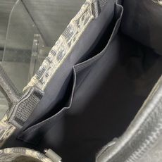 𝗗𝗶𝗼𝗿 𝗕𝗼𝗼𝗸 𝗧𝗼𝘁𝗲 肩带款小号托特❗ 肩带款老花灰小号现货‼️ 最新款的𝑩𝒐𝒐𝒌 𝑻𝒐𝒕𝒆对版首发! 新出的法 𝗗𝗶𝗼𝗿 𝗕𝗼𝗼𝗸 𝗧𝗼𝘁𝗲 肩带款小号托特❗ 肩带款老花灰小号现货‼️ 最新款的𝑩𝒐𝒐𝒌 𝑻𝒐𝒕𝒆对版首发! 新出的法