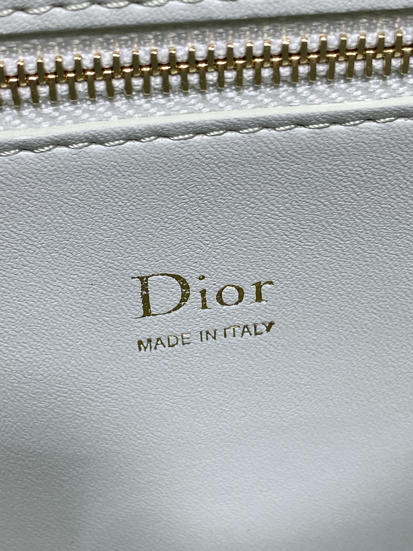 小号现货‼️ Dior2026最新蝴蝶结手提包，把“蝴蝶结”焊在系列里.蝴蝶结也不再是小女生的甜腻感，新设计的轮廓与造型