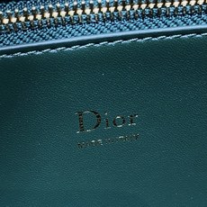 大号现货‼️ Dior2026最新蝴蝶结手提包,把“蝴蝶结”焊在系列里.蝴蝶结也不再是小女生的甜腻感,新设计的轮廓与造型 大号现货‼️ Dior2026最新蝴蝶结手提包,把“蝴蝶结”焊在系列里.蝴蝶结也不再是小女生的甜腻感,新设计的轮廓与造型