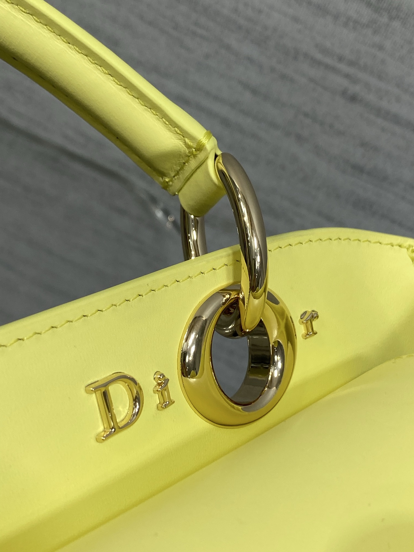 小号现货‼️ Dior2026最新蝴蝶结手提包，把“蝴蝶结”焊在系列里.蝴蝶结也不再是小女生的甜腻感，新设计的轮廓与造型
