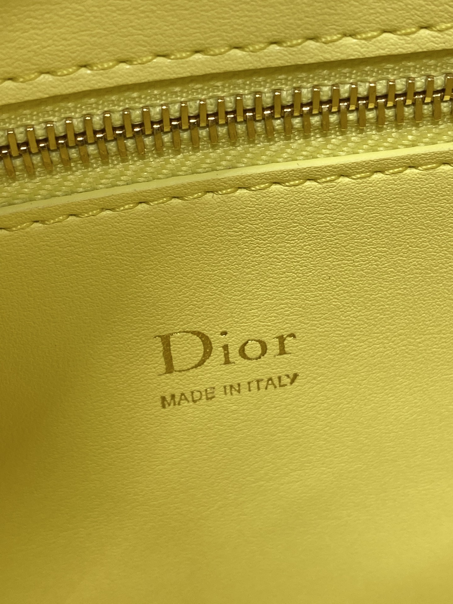 小号现货‼️ Dior2026最新蝴蝶结手提包，把“蝴蝶结”焊在系列里.蝴蝶结也不再是小女生的甜腻感，新设计的轮廓与造型