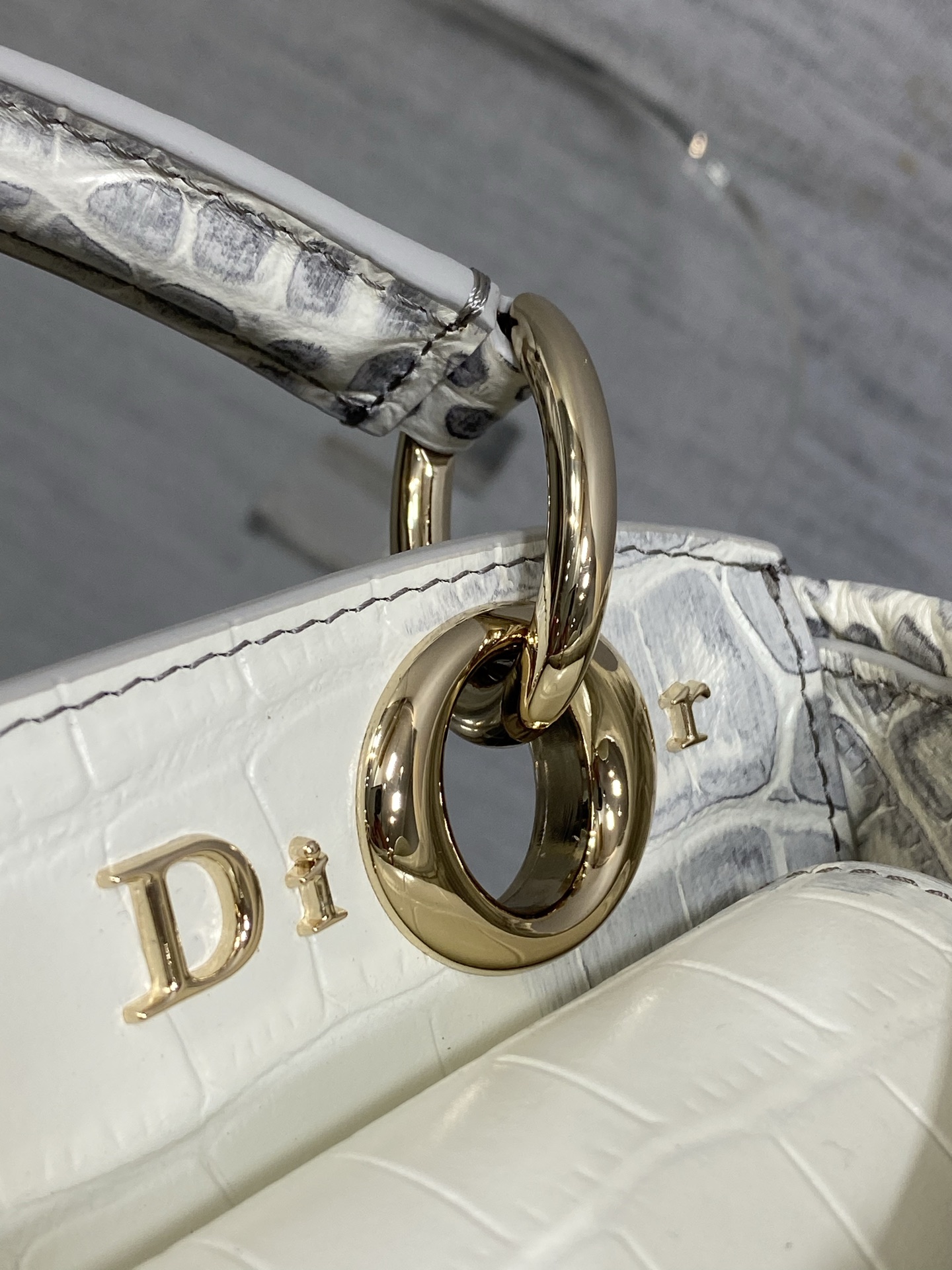 迷你现货‼️ Dior2026最新蝴蝶结手提包，把“蝴蝶结”焊在系列里.蝴蝶结也不再是小女生的甜腻感，新设计的轮廓与造型