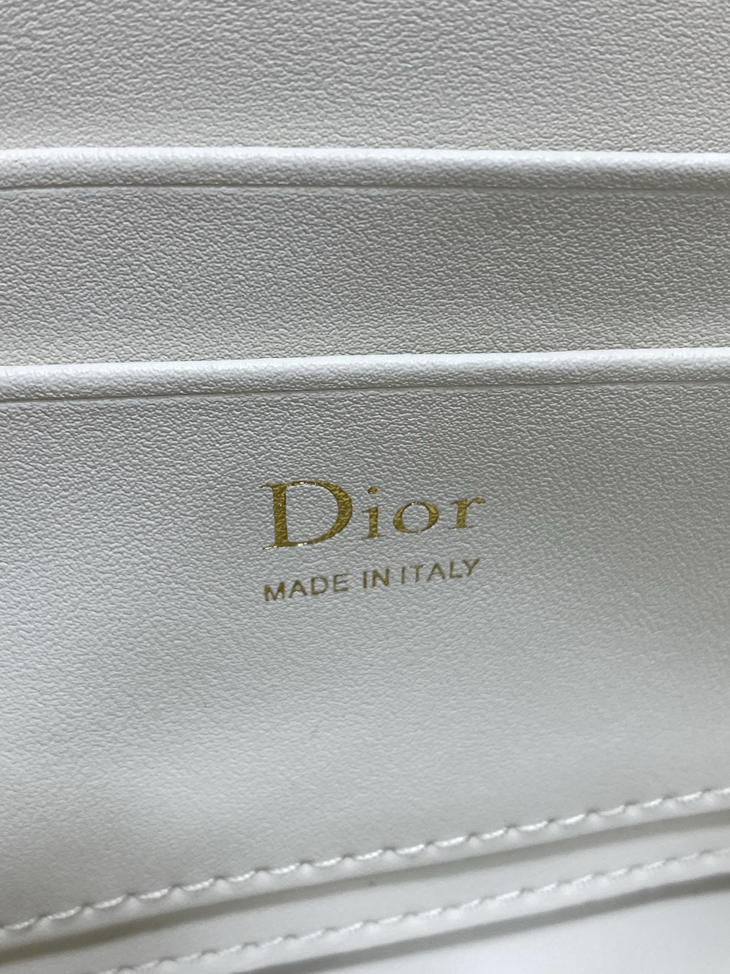 迷你现货‼️ Dior2026最新蝴蝶结手提包，把“蝴蝶结”焊在系列里.蝴蝶结也不再是小女生的甜腻感，新设计的轮廓与造型