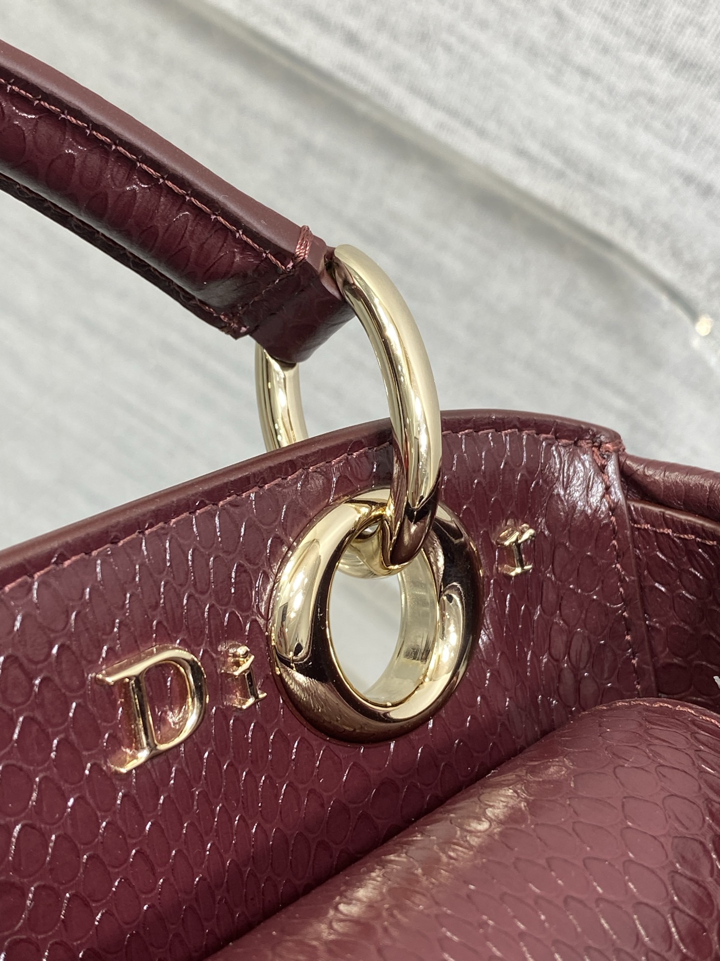 迷你现货‼️ Dior2026最新蝴蝶结手提包，把“蝴蝶结”焊在系列里.蝴蝶结也不再是小女生的甜腻感，新设计的轮廓与造型