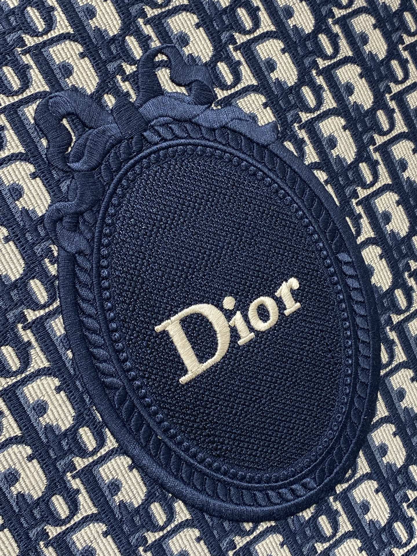 𝗗𝗶𝗼𝗿 𝗕𝗼𝗼𝗸 𝗧𝗼𝘁𝗲 肩带款中号托特❗ 肩带款老花蓝中号现货‼️ 最新款的𝑩𝒐𝒐𝒌 𝑻𝒐𝒕𝒆对版首发！ 新出的法