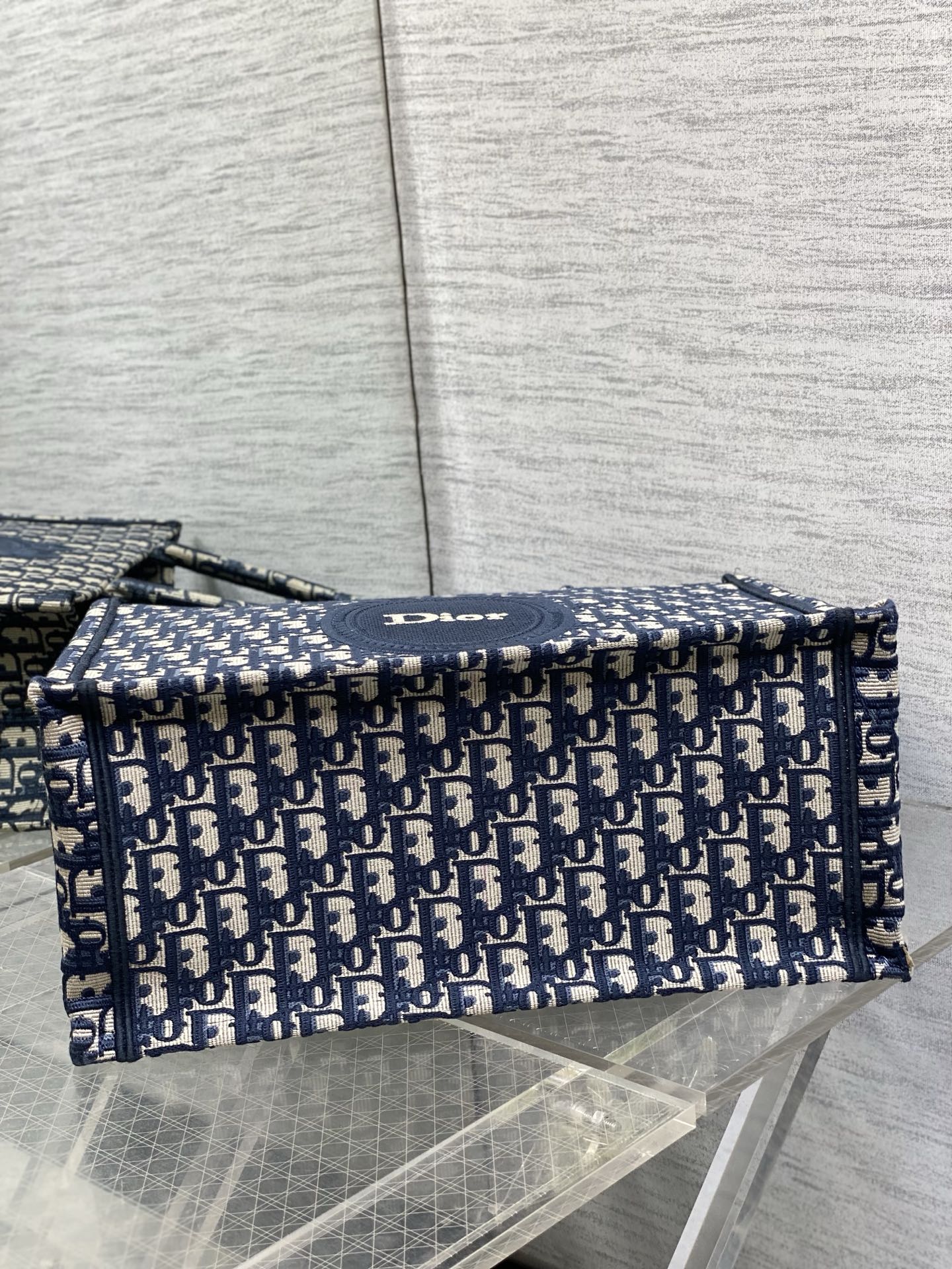 𝗗𝗶𝗼𝗿 𝗕𝗼𝗼𝗸 𝗧𝗼𝘁𝗲 肩带款中号托特❗ 肩带款老花蓝中号现货‼️ 最新款的𝑩𝒐𝒐𝒌 𝑻𝒐𝒕𝒆对版首发！ 新出的法