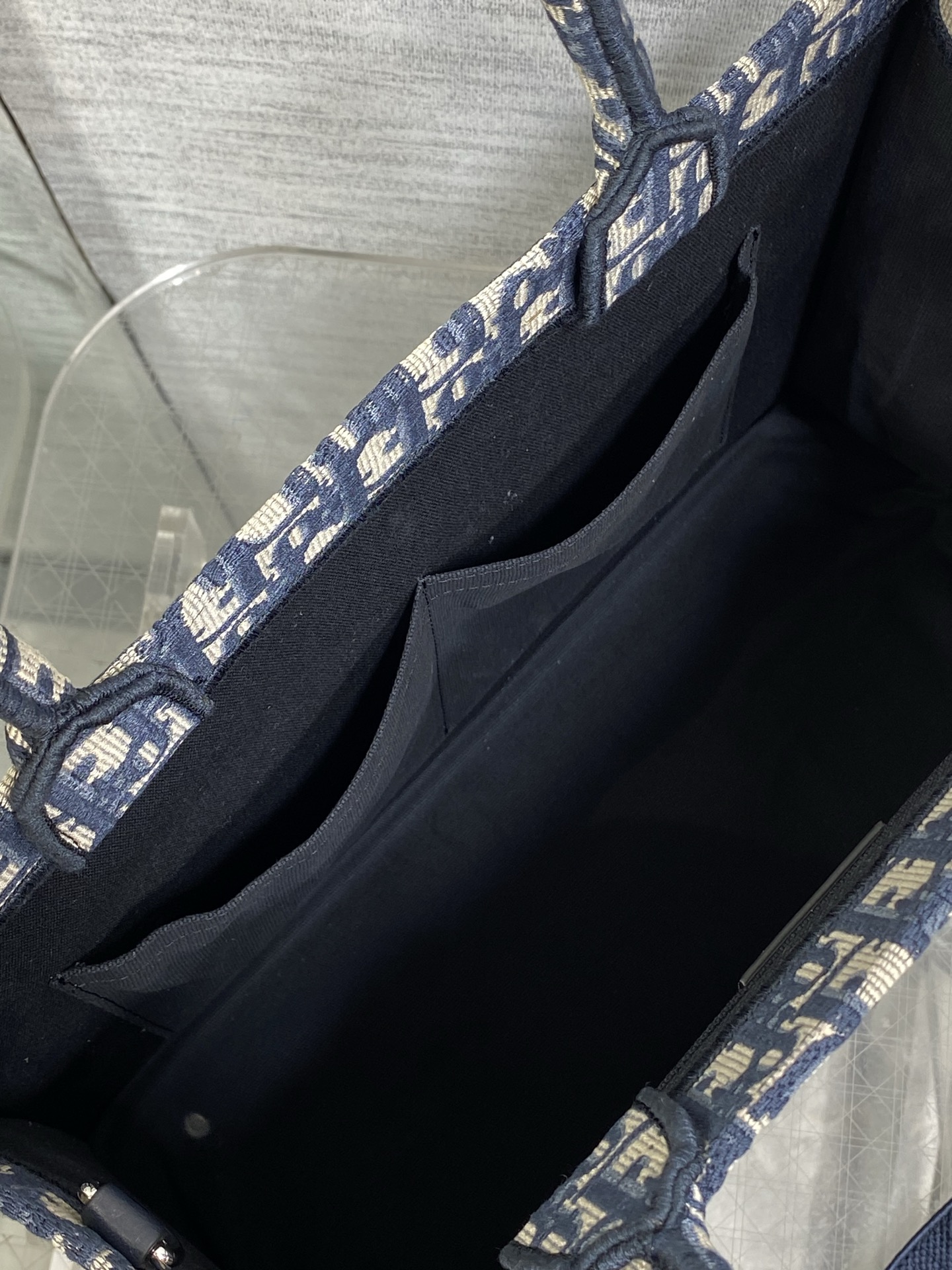 𝗗𝗶𝗼𝗿 𝗕𝗼𝗼𝗸 𝗧𝗼𝘁𝗲 肩带款中号托特❗ 肩带款老花蓝中号现货‼️ 最新款的𝑩𝒐𝒐𝒌 𝑻𝒐𝒕𝒆对版首发！ 新出的法
