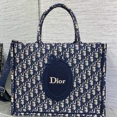 𝗗𝗶𝗼𝗿 𝗕𝗼𝗼𝗸 𝗧𝗼𝘁𝗲 肩带款中号托特❗ 肩带款老花蓝中号现货‼️ 最新款的𝑩𝒐𝒐𝒌 𝑻𝒐𝒕𝒆对版首发! 新出的法 𝗗𝗶𝗼𝗿 𝗕𝗼𝗼𝗸 𝗧𝗼𝘁𝗲 肩带款中号托特❗ 肩带款老花蓝中号现货‼️ 最新款的𝑩𝒐𝒐𝒌 𝑻𝒐𝒕𝒆对版首发! 新出的法
