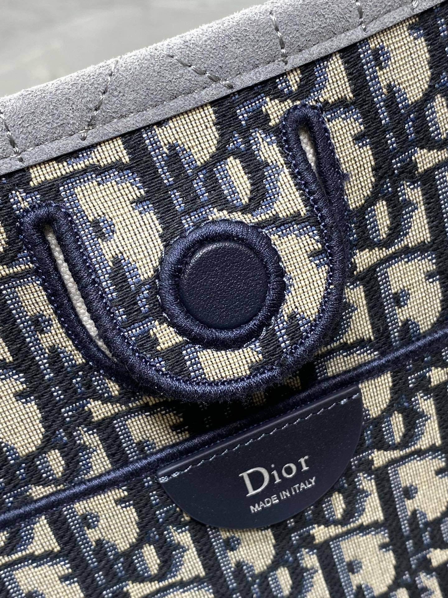 现货‼️ Dior2026春夏新款蝴蝶结托特包，经典 Oblique帆布配绒面+蝴蝶结点缀超优雅少女感，轻便自重，通勤出