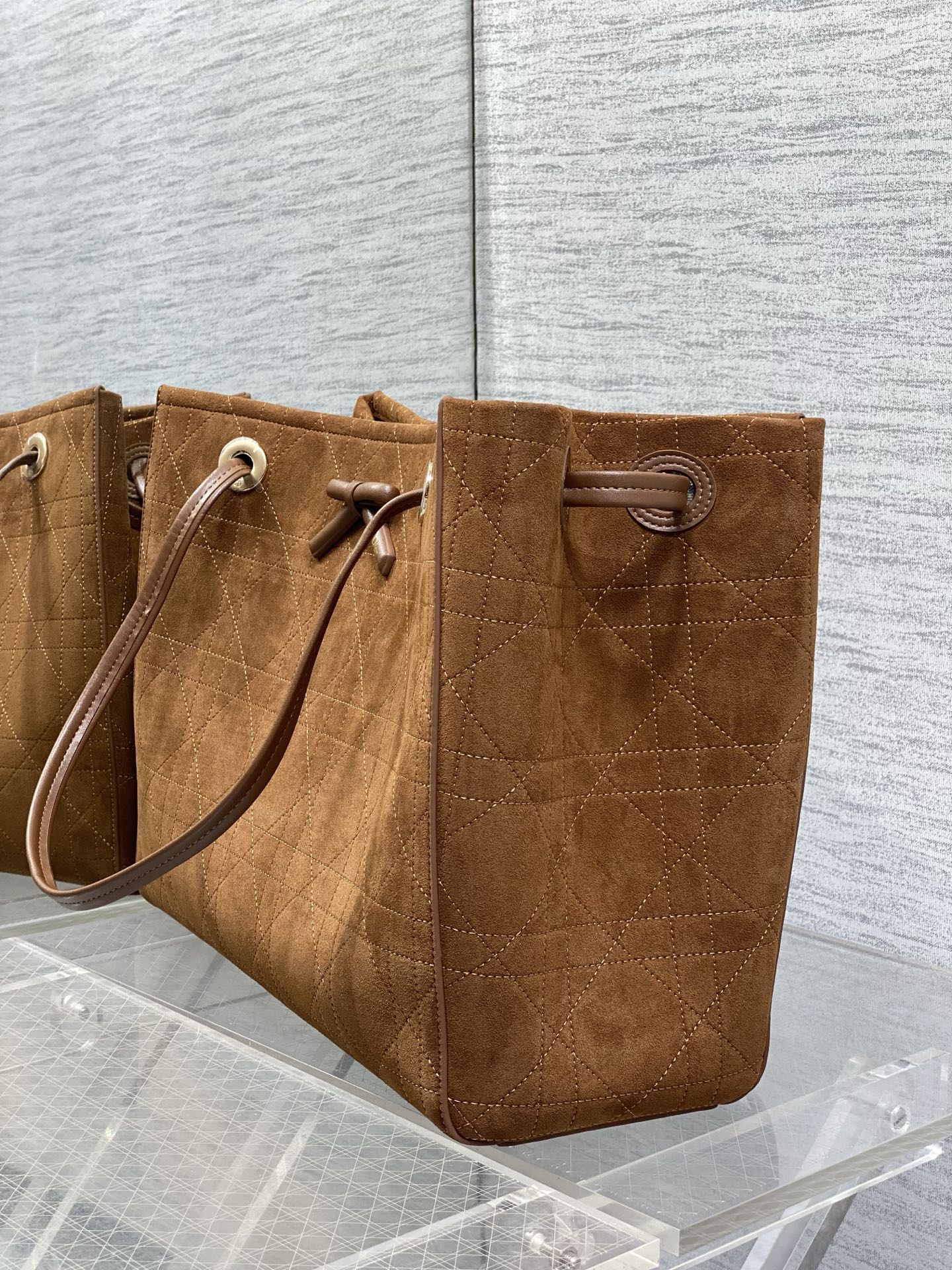 现货‼️ Dior2026春夏新款老花蝴蝶结托特包，经典 Oblique帆布+蝴蝶结点缀超优雅少女感，轻便自重，通勤出街