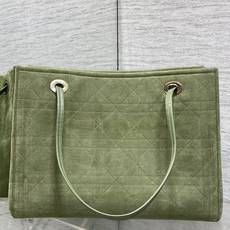 现货‼️ Dior2026春夏新款老花蝴蝶结托特包,经典 Oblique帆布+蝴蝶结点缀超优雅少女感,轻便自重,通勤出街 现货‼️ Dior2026春夏新款老花蝴蝶结托特包,经典 Oblique帆布+蝴蝶结点缀超优雅少女感,轻便自重,通勤出街