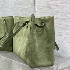 现货‼️ Dior2026春夏新款老花蝴蝶结托特包,经典 Oblique帆布+蝴蝶结点缀超优雅少女感,轻便自重,通勤出街 现货‼️ Dior2026春夏新款老花蝴蝶结托特包,经典 Oblique帆布+蝴蝶结点缀超优雅少女感,轻便自重,通勤出街