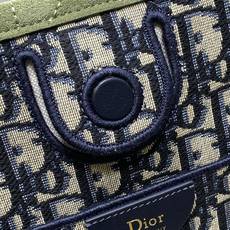 现货‼️ Dior2026春夏新款老花蝴蝶结托特包,经典 Oblique帆布+蝴蝶结点缀超优雅少女感,轻便自重,通勤出街 现货‼️ Dior2026春夏新款老花蝴蝶结托特包,经典 Oblique帆布+蝴蝶结点缀超优雅少女感,轻便自重,通勤出街