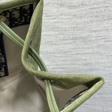 现货‼️ Dior2026春夏新款老花蝴蝶结托特包,经典 Oblique帆布+蝴蝶结点缀超优雅少女感,轻便自重,通勤出街 现货‼️ Dior2026春夏新款老花蝴蝶结托特包,经典 Oblique帆布+蝴蝶结点缀超优雅少女感,轻便自重,通勤出街
