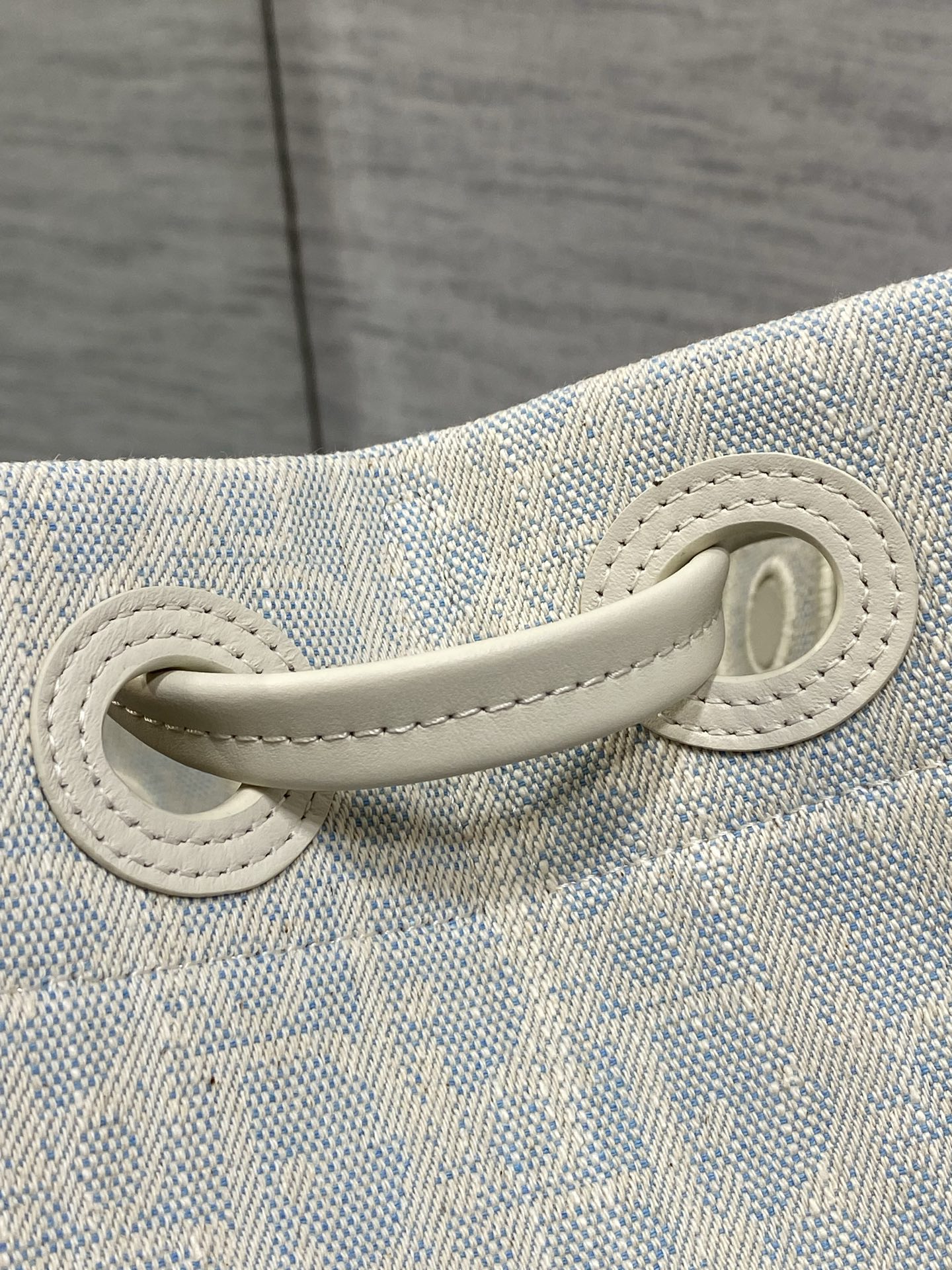 现货‼️ Dior2026春夏新款蝴蝶结托特包，经典 Oblique帆布配绒面+蝴蝶结点缀超优雅少女感，轻便自重，通勤出