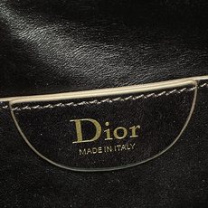 现货‼️ Dior 27c早春新款月下包系列,太有夏天的感觉啦,喜欢腋下包的有福啦,小巧简约的包形,搭配经典面料和复古金 现货‼️ Dior 27c早春新款月下包系列,太有夏天的感觉啦,喜欢腋下包的有福啦,小巧简约的包形,搭配经典面料和复古金