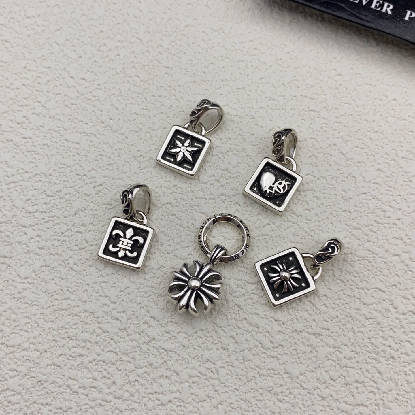 ¥108 克罗心吊坠