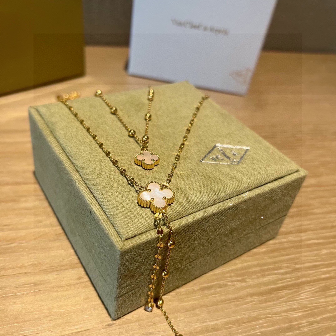 Alternative view of Necklace 04287
