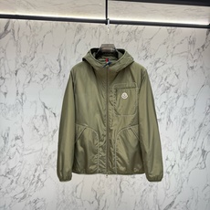 Moncler 2026最新款时尚设计师外套.处处细节显工艺足够的高级 结构性剪裁的设计改变来展现男士多样的形象变化 Moncler 2026最新款时尚设计师外套.处处细节显工艺足够的高级 结构性剪裁的设计改变来展现男士多样的形象变化