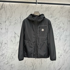 Moncler 2026最新款时尚设计师款外套.处处细节显工艺足够的高级 结构性剪裁的设计改变来展现男士多样的形象变 Moncler 2026最新款时尚设计师款外套.处处细节显工艺足够的高级 结构性剪裁的设计改变来展现男士多样的形象变