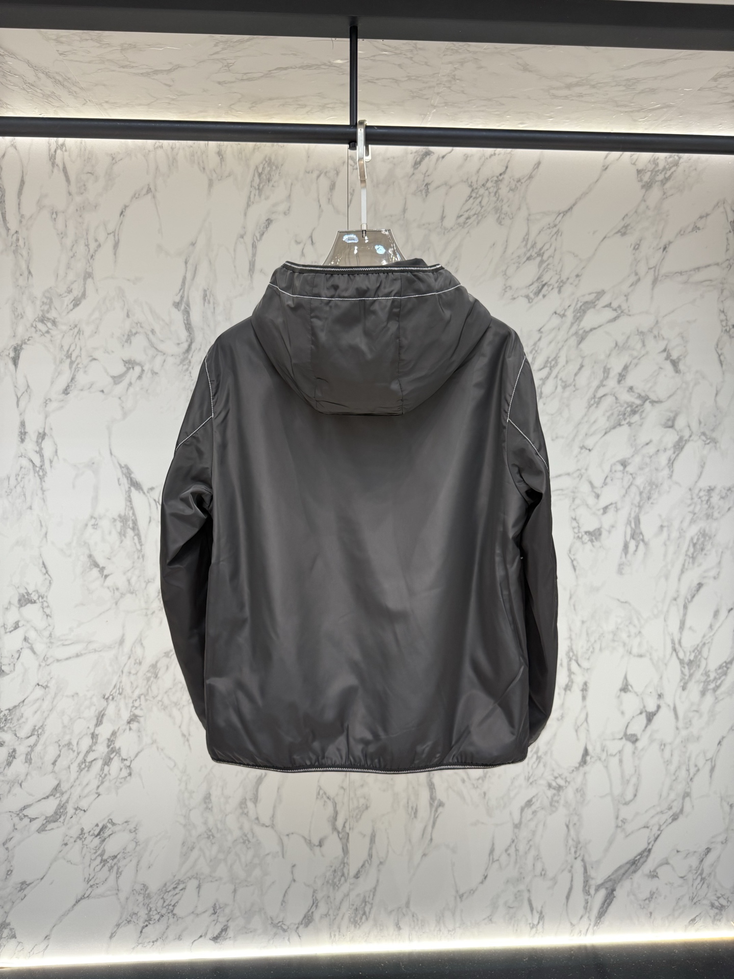 Moncler 2026最新款时尚设计师款外套.处处细节显工艺足够的高级   结构性剪裁的设计改变来展现男士多样的形象变