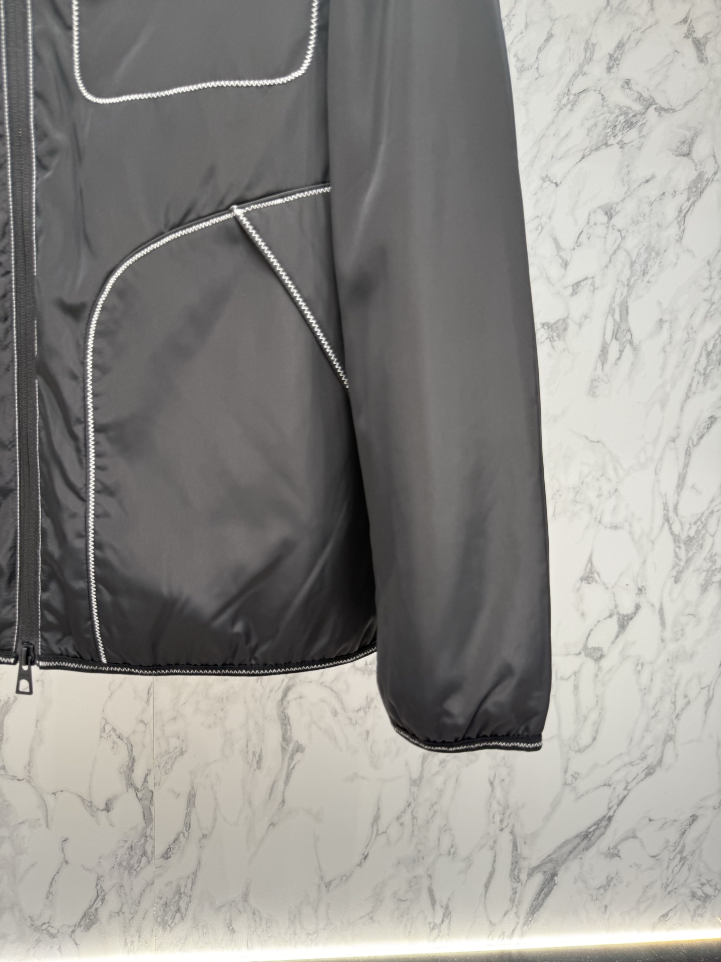 Moncler 2026最新款时尚设计师款外套.处处细节显工艺足够的高级   结构性剪裁的设计改变来展现男士多样的形象变