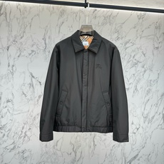 Burberry 2026最新款时尚设计师款夹克外套.处处细节显工艺足够的高级 结构性剪裁的设计改变来展现男士多样的 Burberry 2026最新款时尚设计师款夹克外套.处处细节显工艺足够的高级 结构性剪裁的设计改变来展现男士多样的