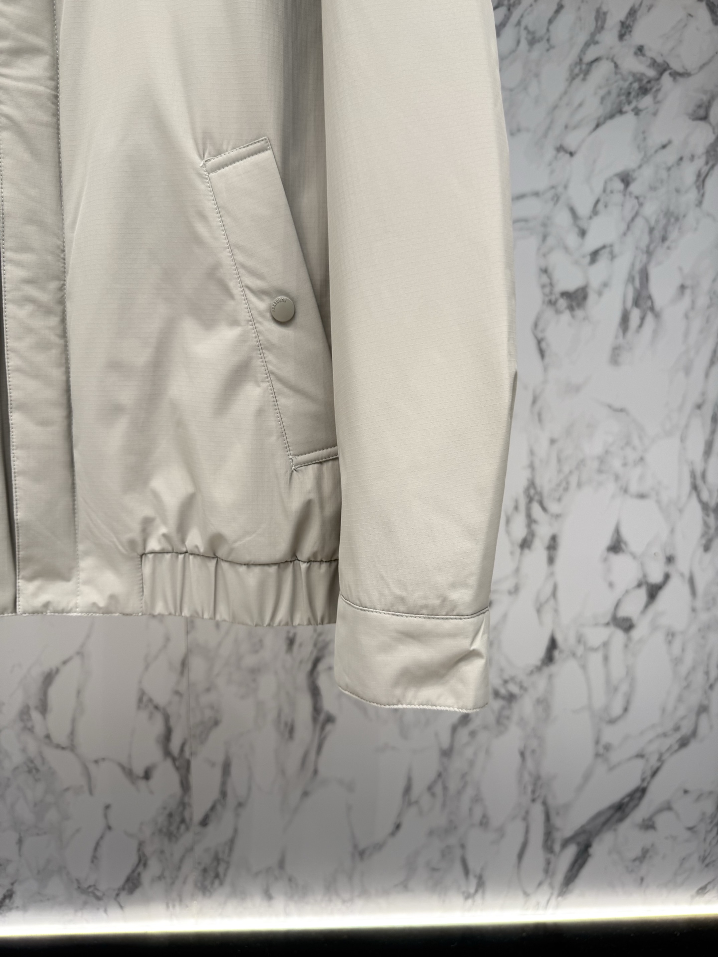 Burberry 2026最新款时尚设计师款夹克外套.处处细节显工艺足够的高级   结构性剪裁的设计改变来展现男士多样的