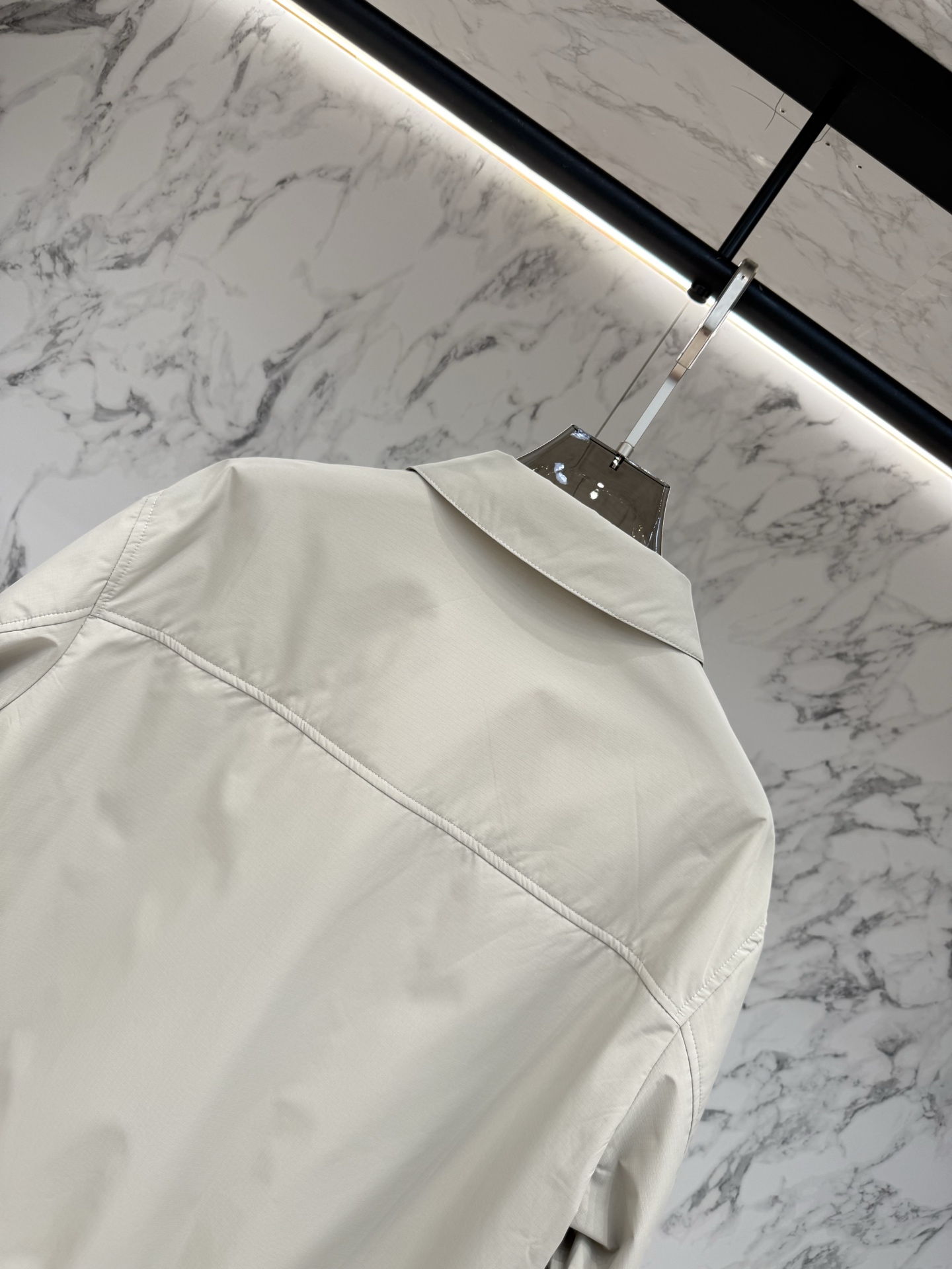 Burberry 2026最新款时尚设计师款夹克外套.处处细节显工艺足够的高级   结构性剪裁的设计改变来展现男士多样的