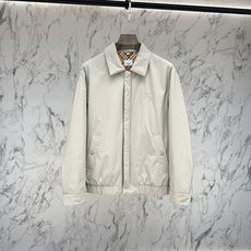 Burberry 2026最新款时尚设计师款夹克外套.处处细节显工艺足够的高级 结构性剪裁的设计改变来展现男士多样的 Burberry 2026最新款时尚设计师款夹克外套.处处细节显工艺足够的高级 结构性剪裁的设计改变来展现男士多样的
