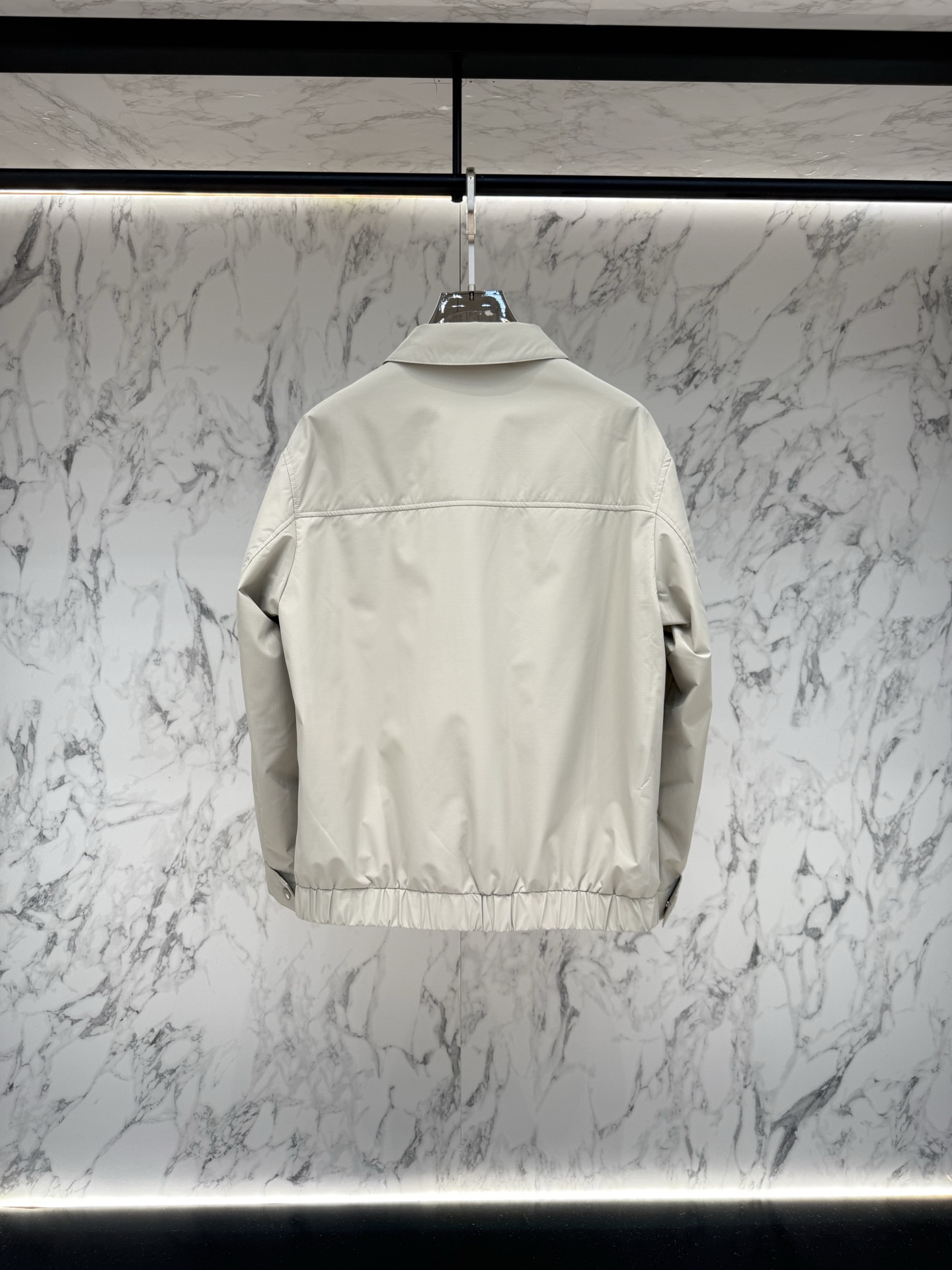 Burberry 2026最新款时尚设计师款夹克外套.处处细节显工艺足够的高级   结构性剪裁的设计改变来展现男士多样的