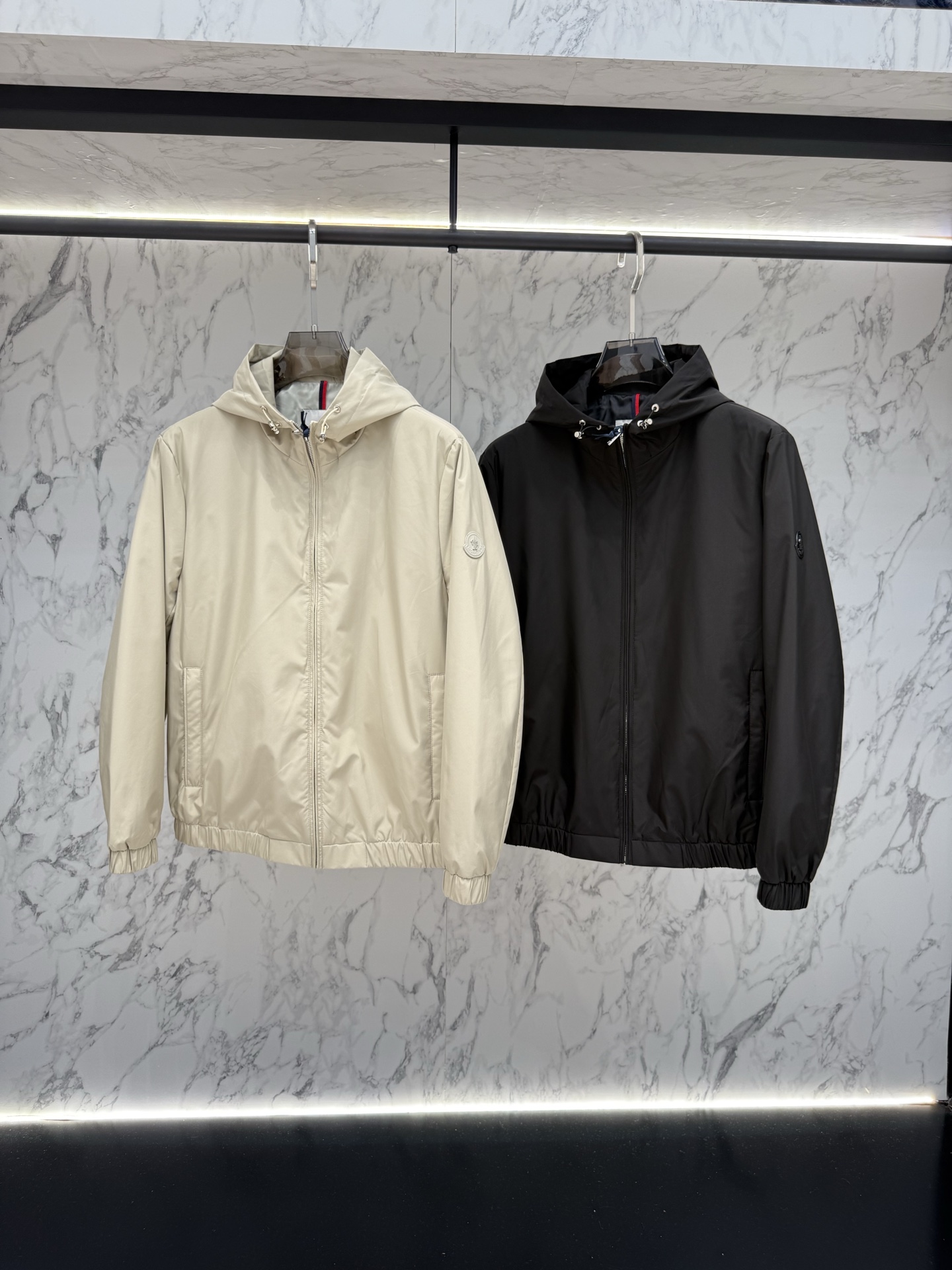 Moncler 2026最新款时尚设计师款外套.处处细节显工艺足够的高级   结构性剪裁的设计改变来展现男士多样的形象变