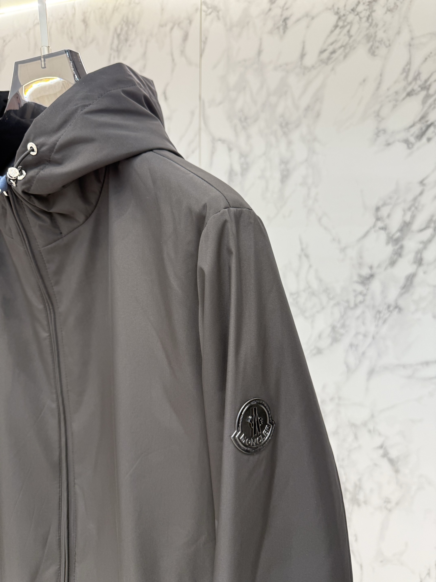 Moncler 2026最新款时尚设计师款外套.处处细节显工艺足够的高级   结构性剪裁的设计改变来展现男士多样的形象变