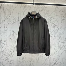Moncler 2026最新款时尚设计师款外套.处处细节显工艺足够的高级 结构性剪裁的设计改变来展现男士多样的形象变 Moncler 2026最新款时尚设计师款外套.处处细节显工艺足够的高级 结构性剪裁的设计改变来展现男士多样的形象变