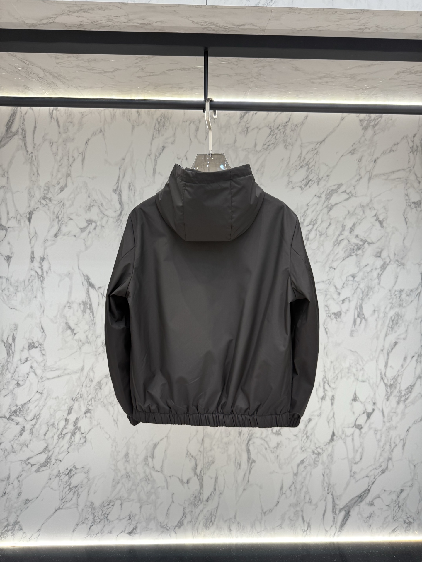 Moncler 2026最新款时尚设计师款外套.处处细节显工艺足够的高级   结构性剪裁的设计改变来展现男士多样的形象变