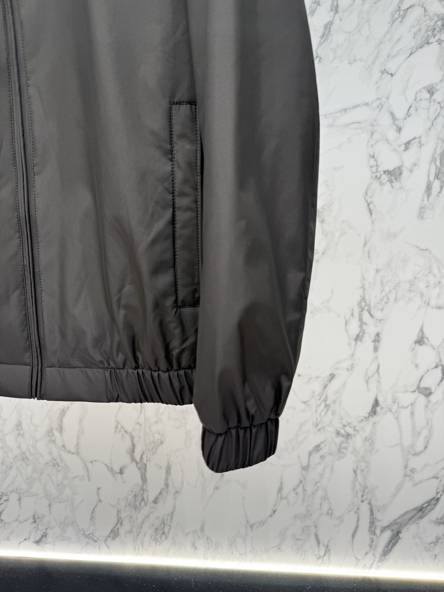 Moncler 2026最新款时尚设计师款外套.处处细节显工艺足够的高级   结构性剪裁的设计改变来展现男士多样的形象变