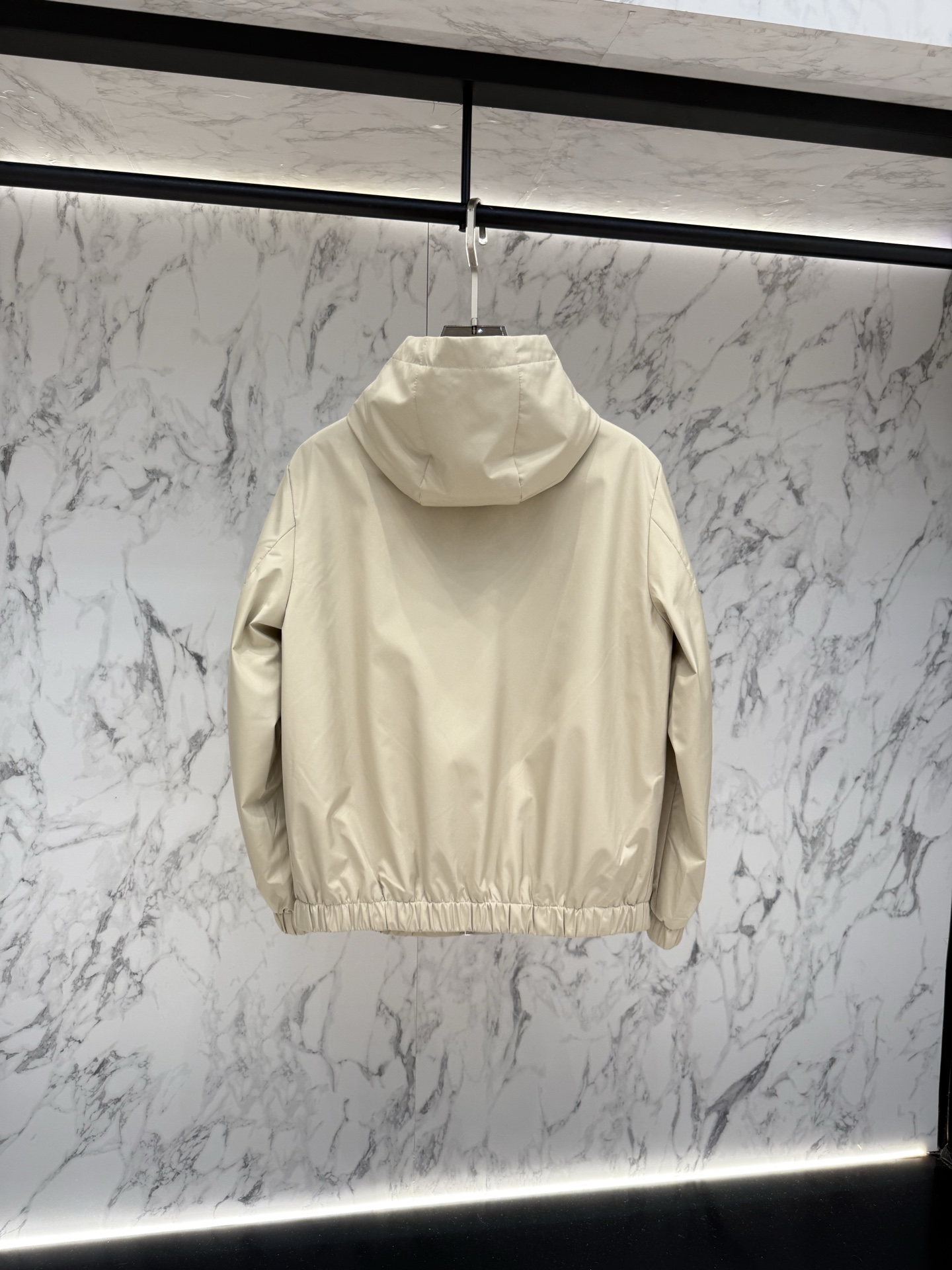 Moncler 2026最新款时尚设计师款外套.处处细节显工艺足够的高级   结构性剪裁的设计改变来展现男士多样的形象变
