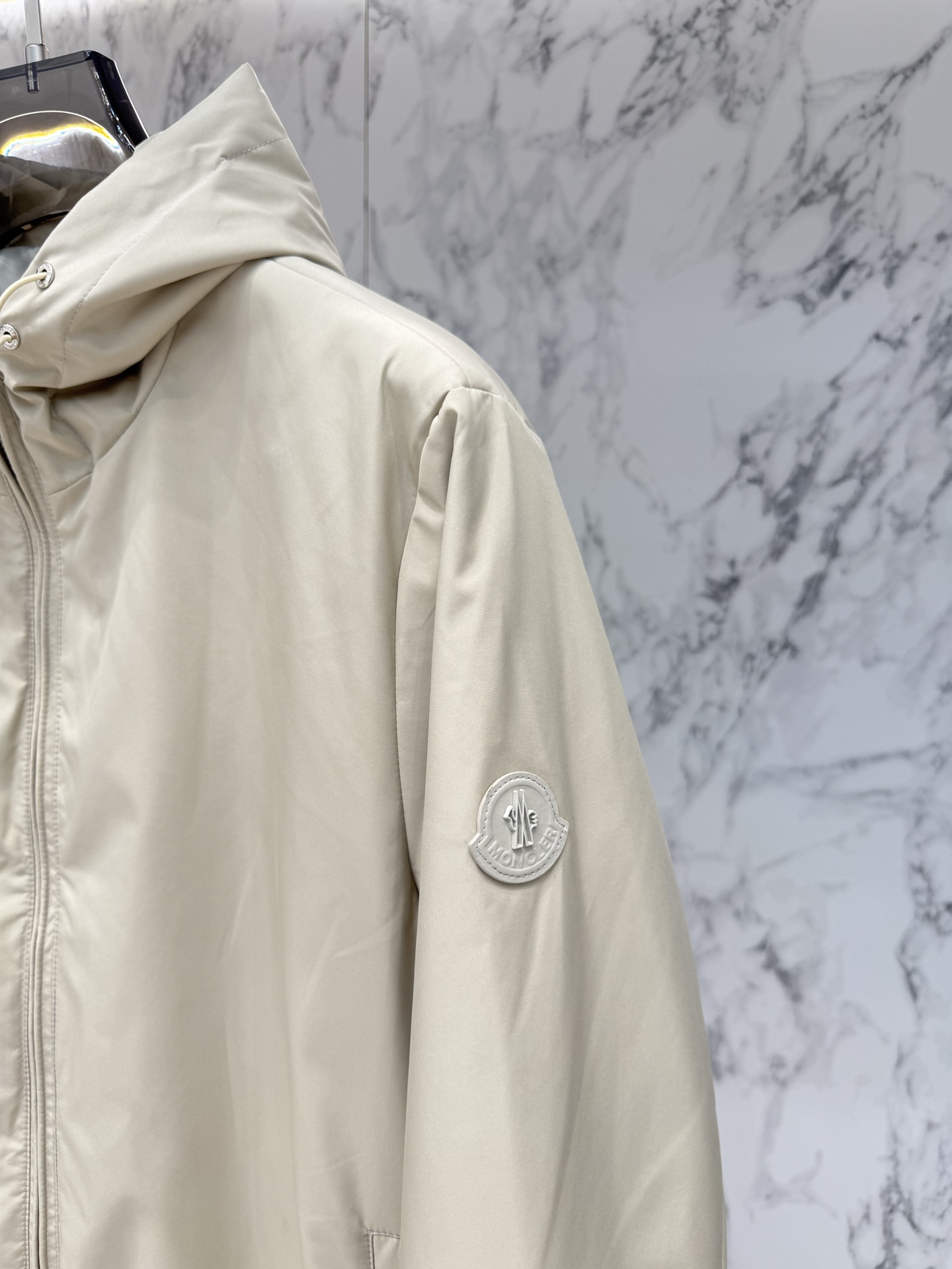 Moncler 2026最新款时尚设计师款外套.处处细节显工艺足够的高级   结构性剪裁的设计改变来展现男士多样的形象变