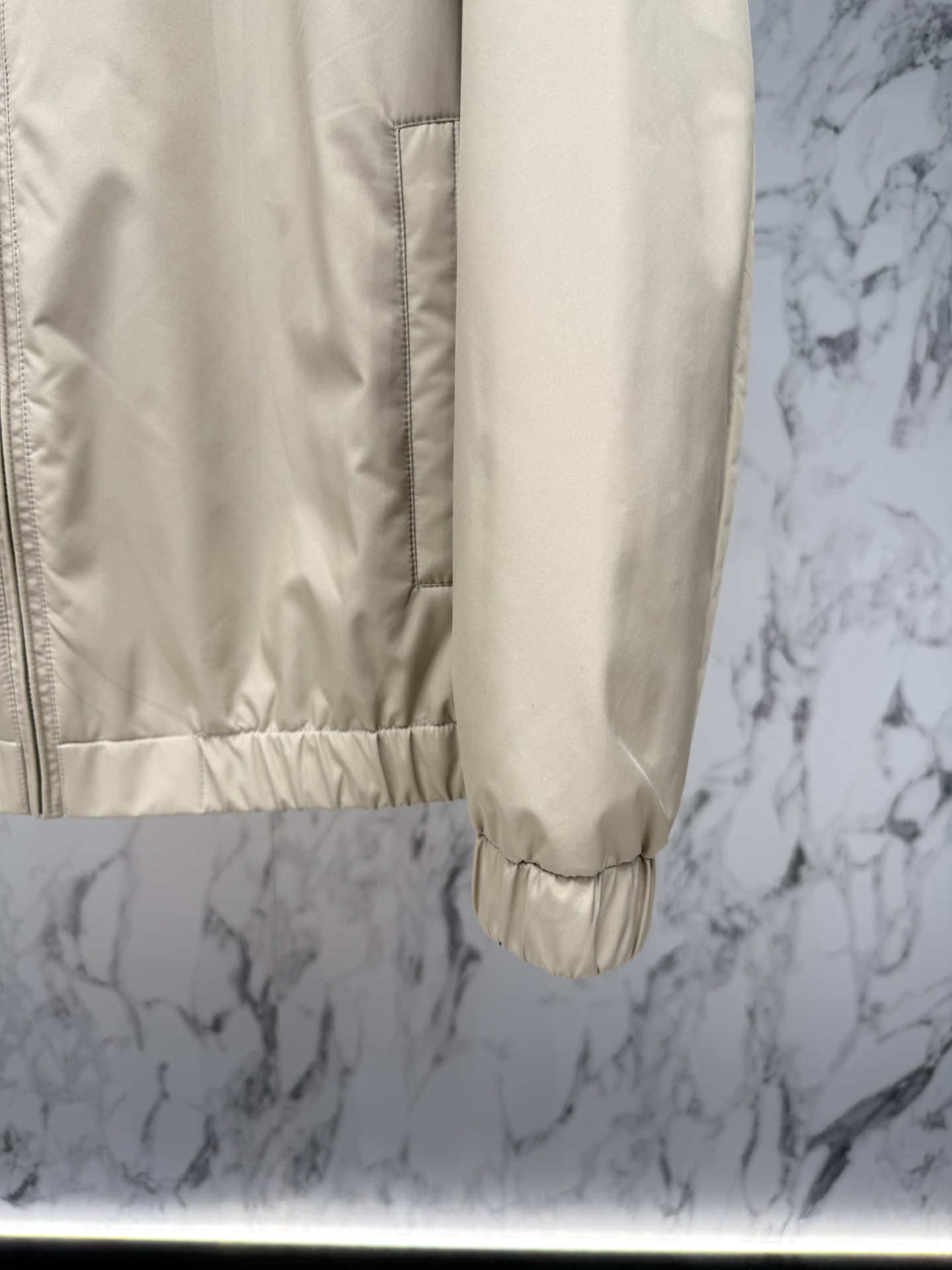 Moncler 2026最新款时尚设计师款外套.处处细节显工艺足够的高级   结构性剪裁的设计改变来展现男士多样的形象变