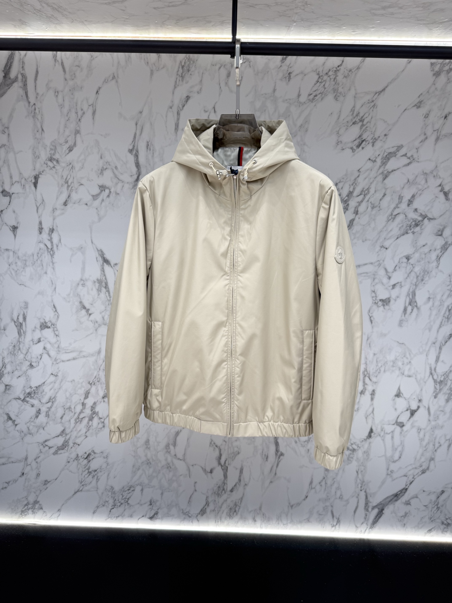 Moncler 2026最新款时尚设计师款外套.处处细节显工艺足够的高级   结构性剪裁的设计改变来展现男士多样的形象变