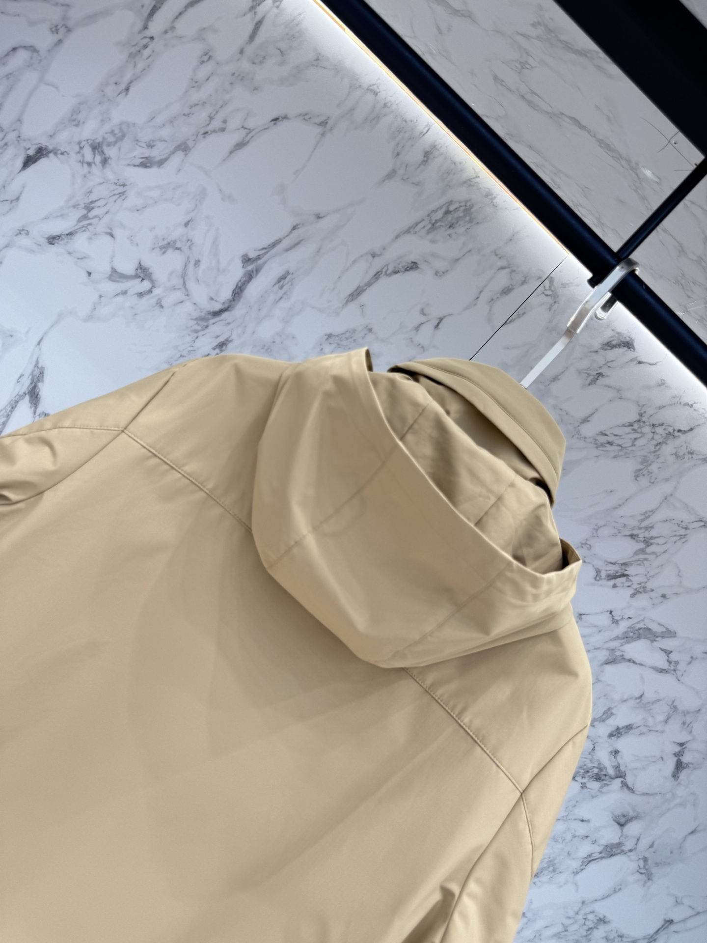 Burberry 2026最新款时尚设计师款夹克外套.处处细节显工艺足够的高级   结构性剪裁的设计改变来展现男士多样的