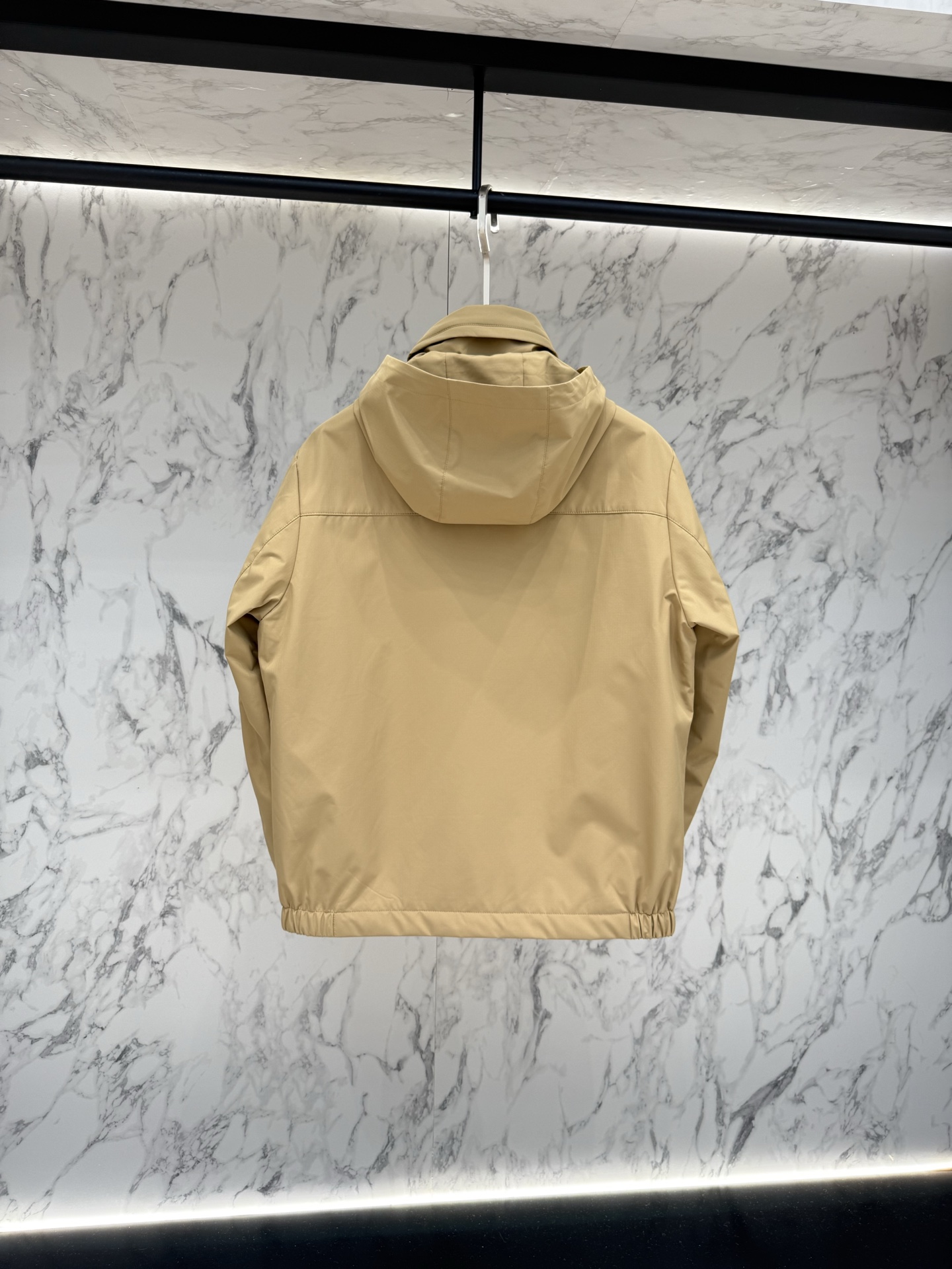 Burberry 2026最新款时尚设计师款夹克外套.处处细节显工艺足够的高级   结构性剪裁的设计改变来展现男士多样的