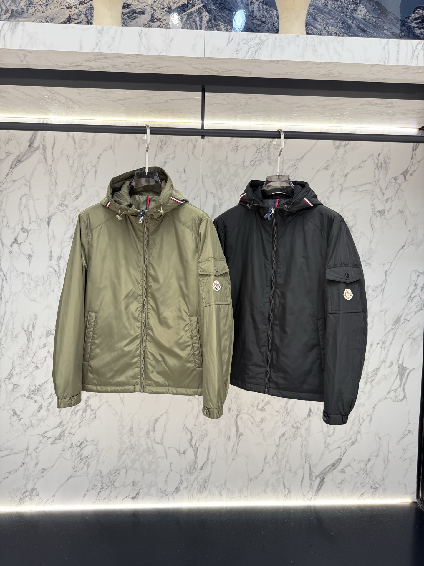 Moncler 2026最新款时尚设计师款外套.处处细节显工艺足够的高级   结构性剪裁的设计改变来展现男士多样的形象变