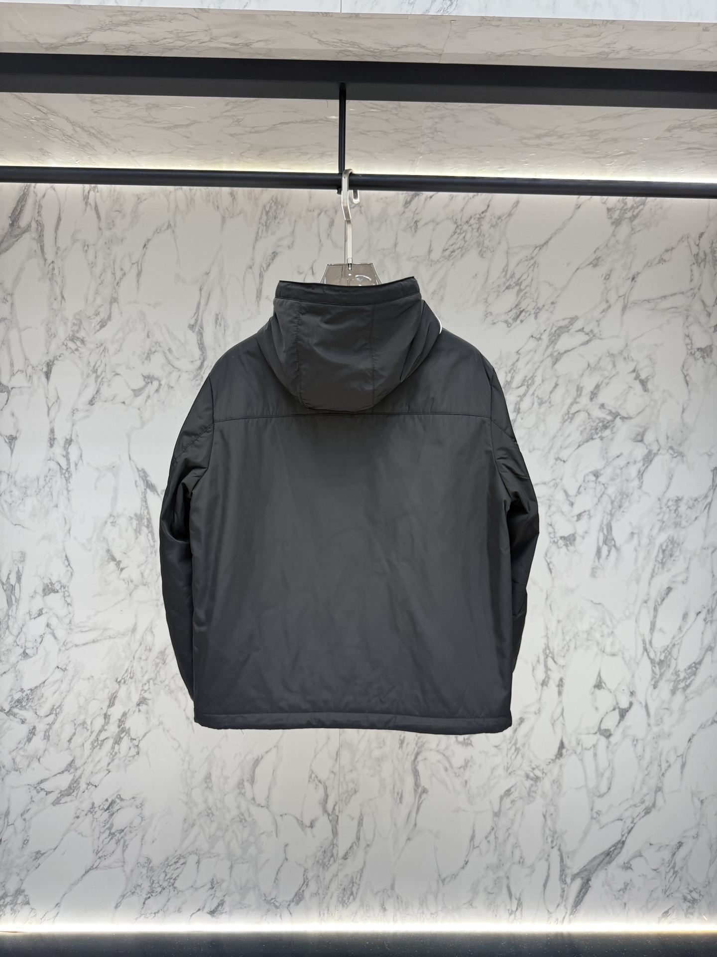 Moncler 2026最新款时尚设计师款外套.处处细节显工艺足够的高级   结构性剪裁的设计改变来展现男士多样的形象变