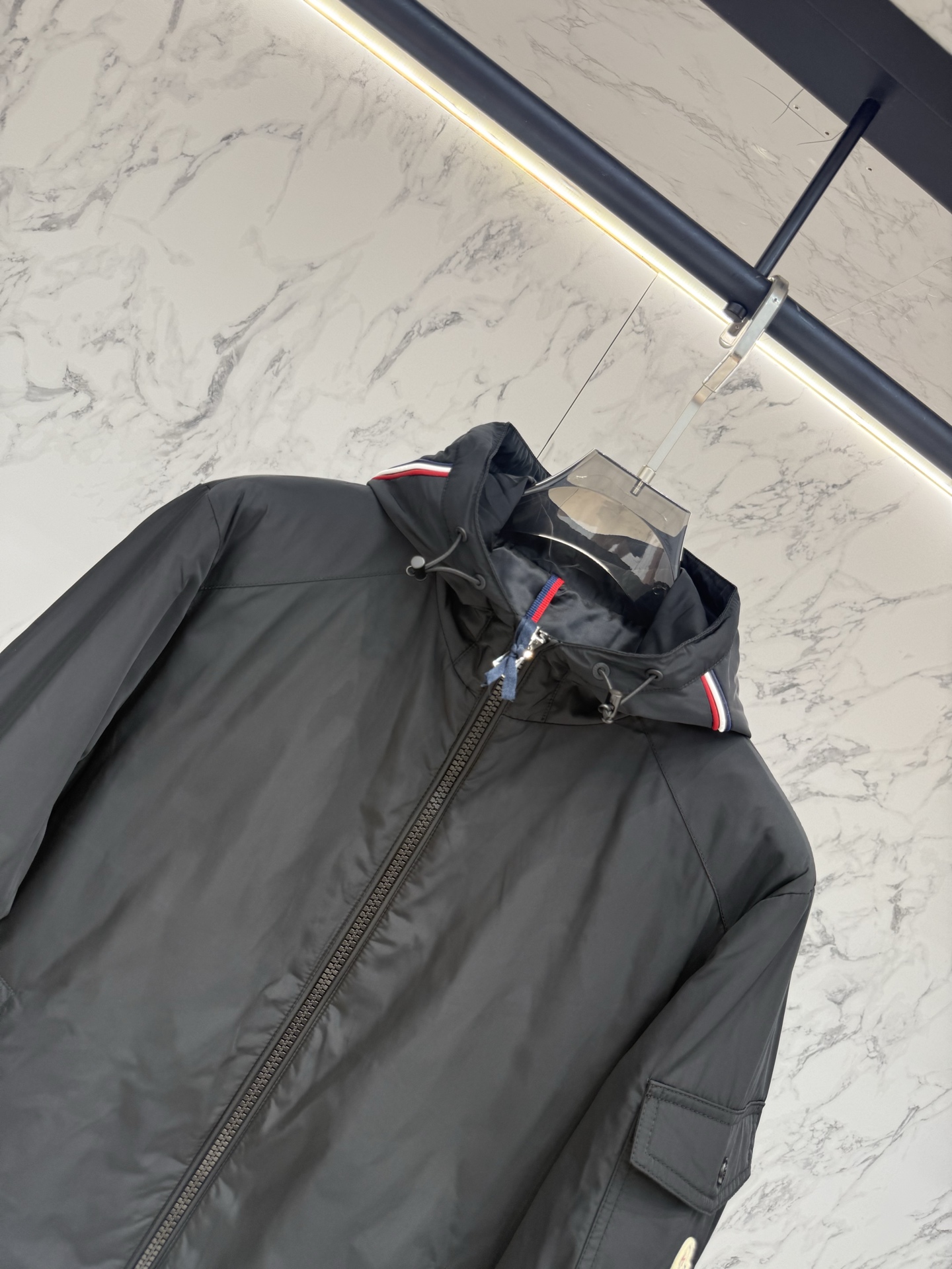 Moncler 2026最新款时尚设计师款外套.处处细节显工艺足够的高级   结构性剪裁的设计改变来展现男士多样的形象变