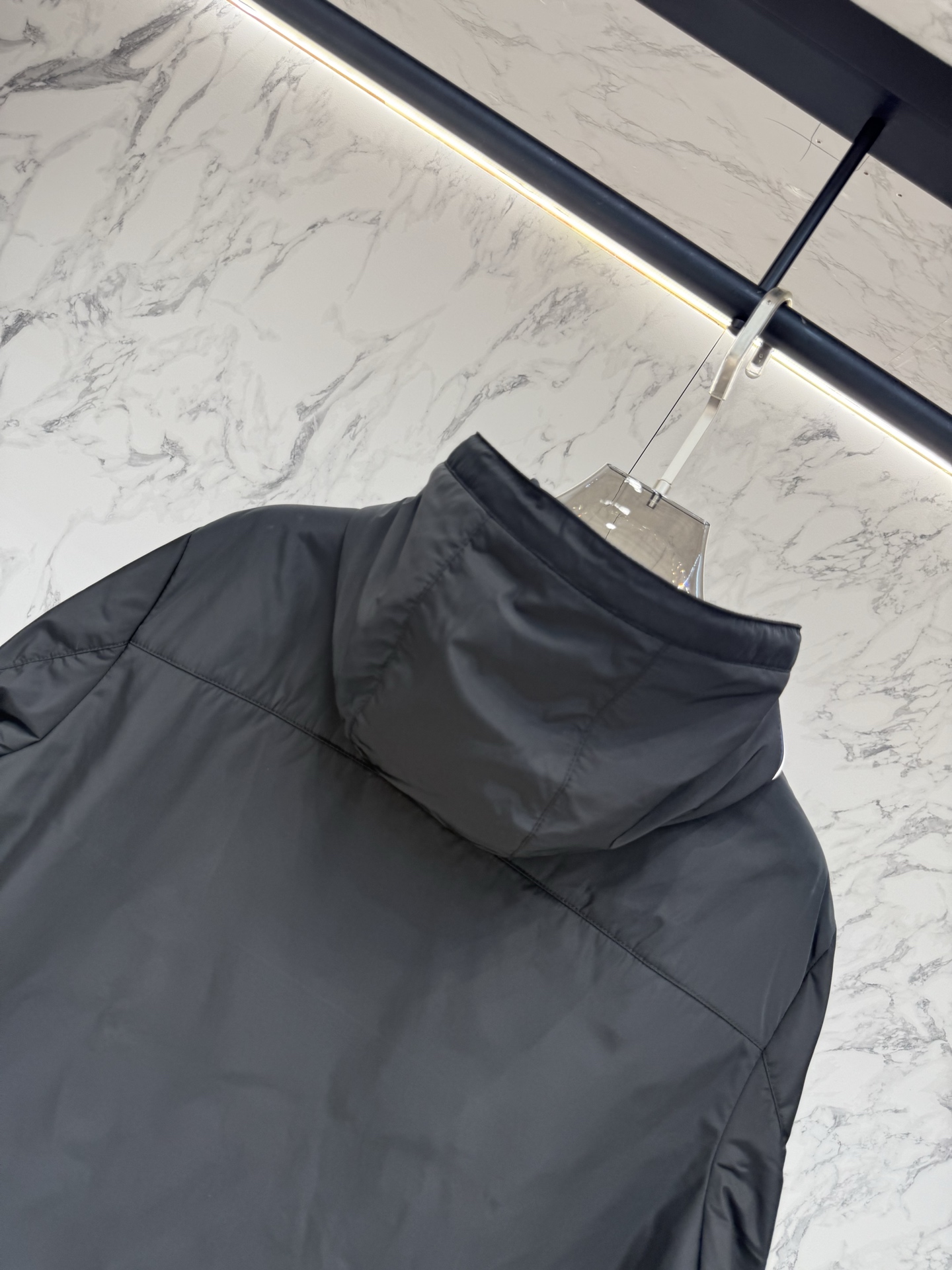 Moncler 2026最新款时尚设计师款外套.处处细节显工艺足够的高级   结构性剪裁的设计改变来展现男士多样的形象变