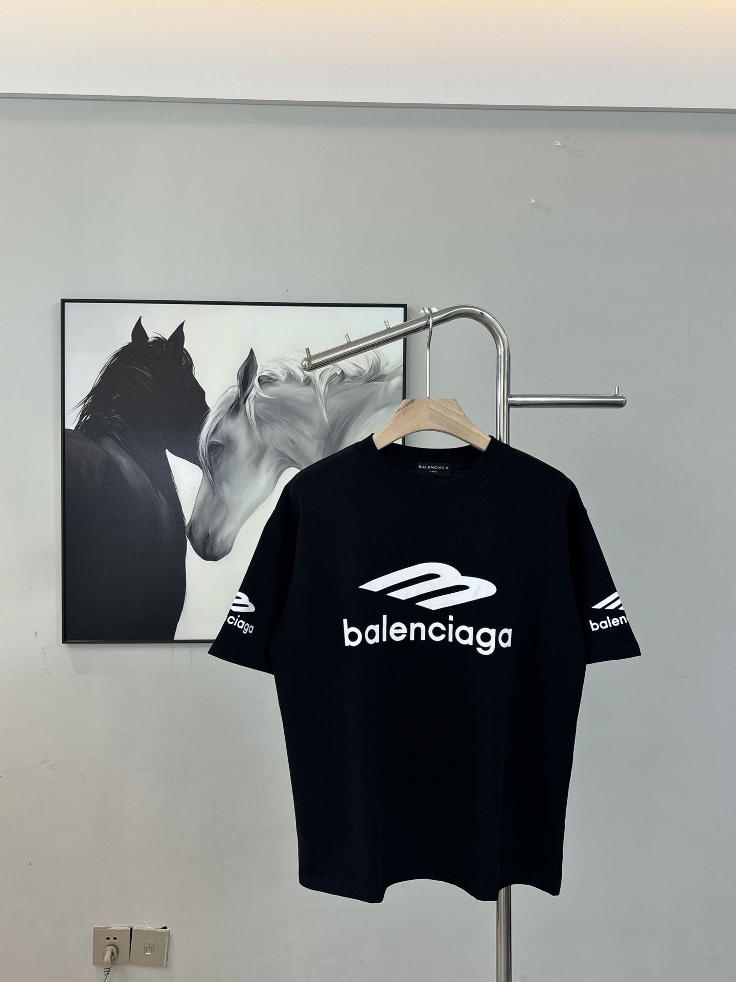 P75 Camiseta de manga corta con estampado de letras M de París. Tejido: 32 cabos dobles, 280g de alto gramaje con sensa…