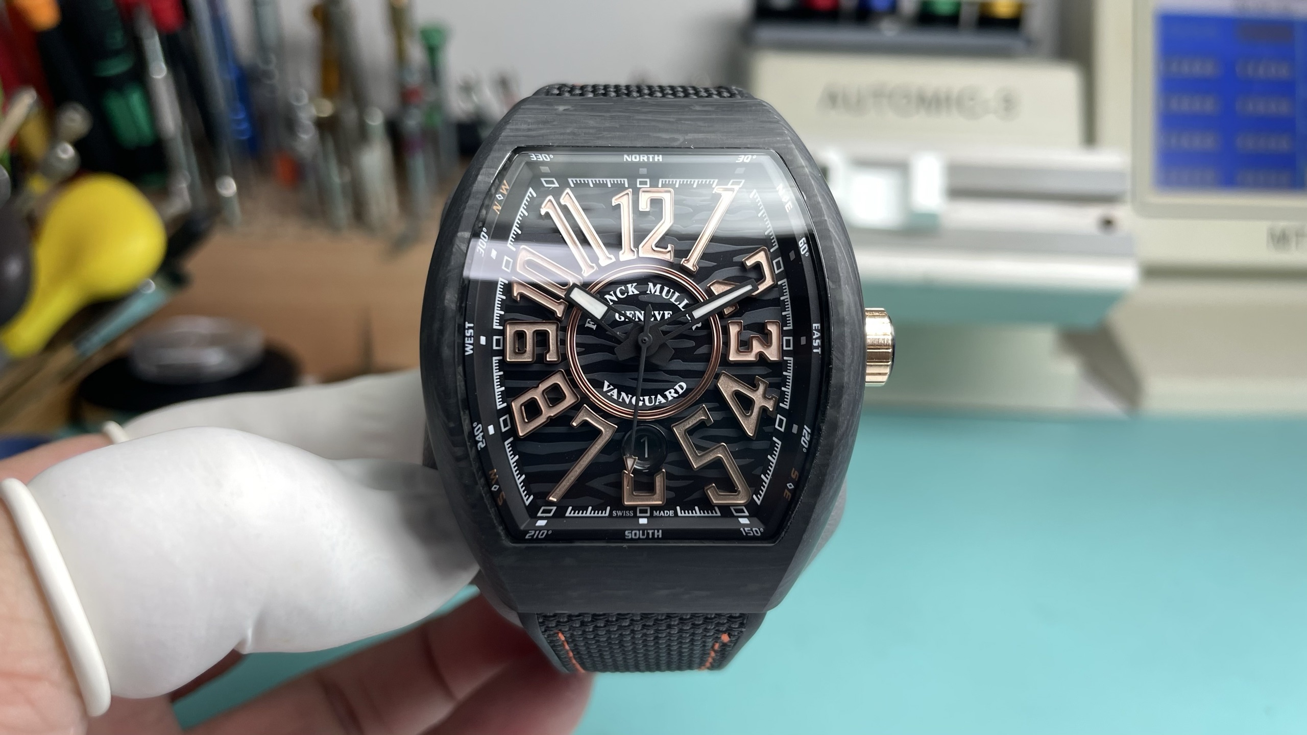 NO:944723,ABF's latest product, Franck Muller Vanguard V45 Carbon Fiber 25th Anniversary Special Limited Edition, demonstrates the spirit of fearless breakthrough, combines more technological and fashionable pixel elements to present the brand's unique design style, carbon fiber case, original 1:1 mold, 45mm*14mm case and text, perfectly symmetrical pixels horizontally and vertically, equipped with ETA2824 movement with high frequency amplitude of 28800, accurate travel time and stable quality  The curved case design is close to the wrist. The built-in steel-tipped high-grade silicone strap is interchangeable with the original. It is soft and comfortable. The strap surface is made of high-density waterproof fabric with the same structural design. It is more simple and fashionable and easy to wear.19860909ABF 最新品 Franck Muller 法穆兰 Vanguard V45 碳纤维 25周年特别纪念限量款 彰显无畏突破的精神 结合更富科技时尚感的像素元素 呈现品牌独特设计风格 碳纤维表壳 原装1:1 开模 45mm*14mm 表壳与字面完美横竖对称像素 搭配高频率振幅28800的ETA2824机芯 走时精准 质量稳定 紧贴手腕的弧形表壳设计 与原装可以互换的内置钢头力高级硅胶带 柔软舒适 带面采用同结构设计高密度防水布料 更加简约时尚 方便佩戴.,,Watch