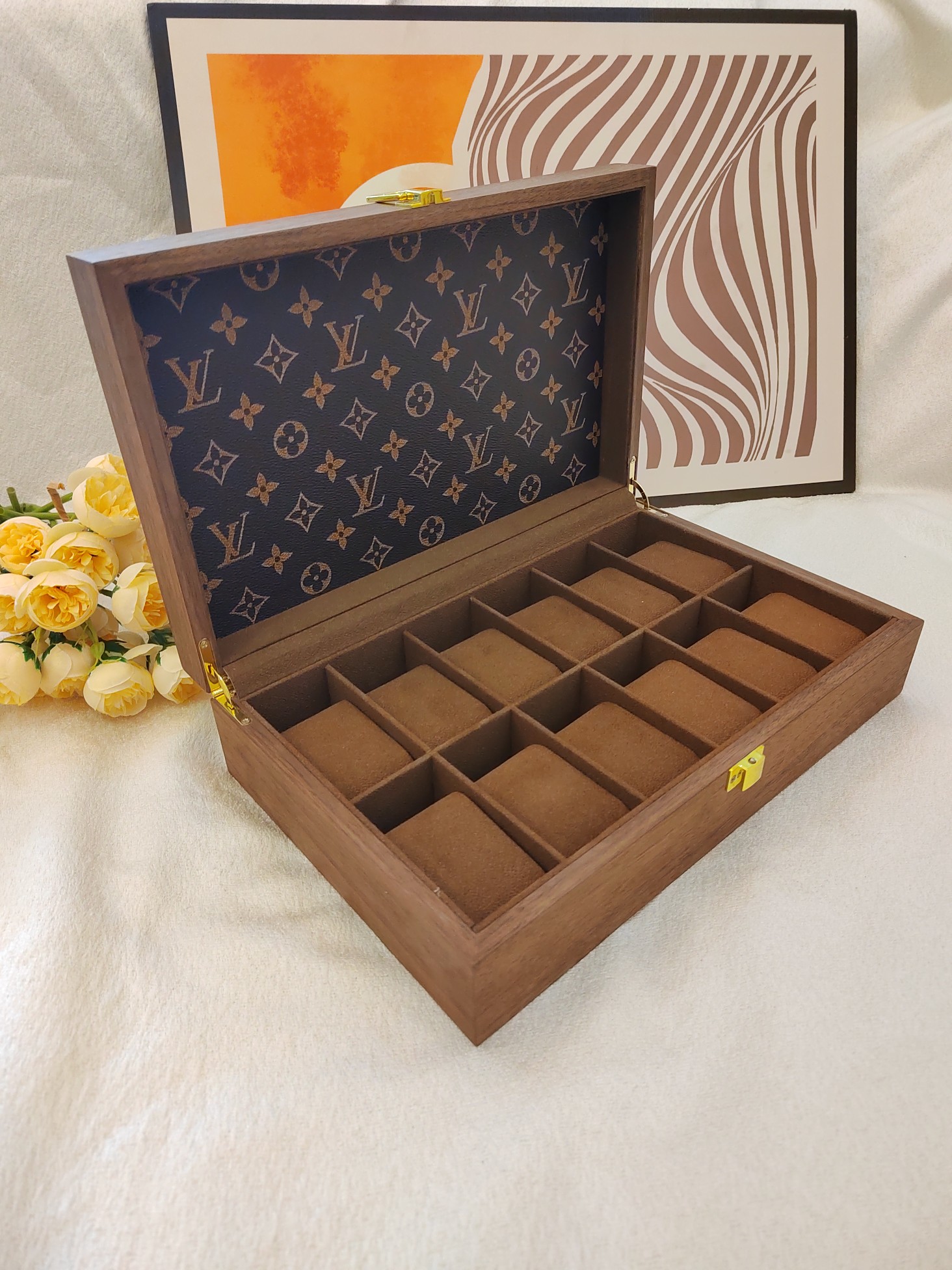 Features 12 removable cushions to accommodate watches, collectible - Comprehensive 2